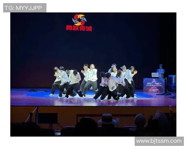 全国街舞大赛点评成都攀岩队展现独特节奏魅力与团队默契 全国街舞大赛点评成都攀岩队展现独特节奏魅力与团队默契